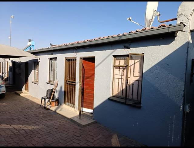 2 BEDROOM HOUSE FOR SALE IN KAALFONTEIN
